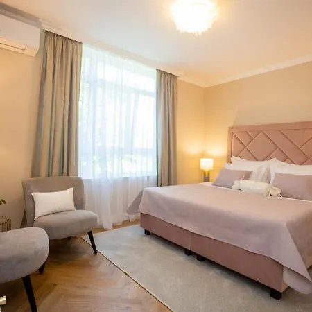 לינה וארוחת בוקר And Style Luxury 2 ספליט