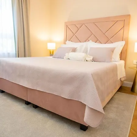 And Style Luxury 2 4*