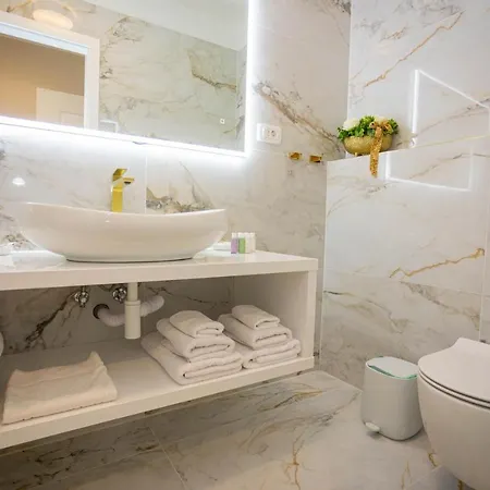 And Style Luxury 2 4*